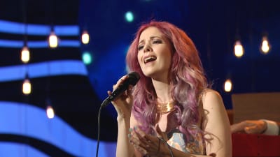 Jennie Storbacka är gästartist i På resande not