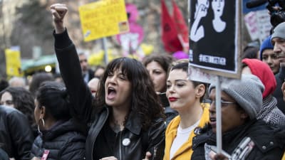 Asia Argento under en demonstration i Italien på internationella kvinnodagen 2018. 