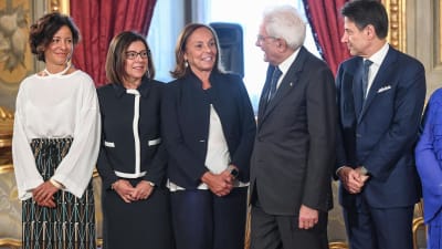 Ministern för tekniska innovationer Paola Pisano, transportminister Paola De Micheli, inrikesminister Luciana Lamorgese, president Sergio Mattarella och premiärminister Giuseppe Conte