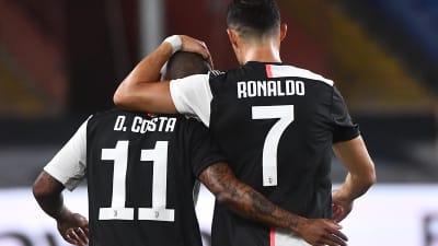 Douglas Costa och Cristiano Ronaldo.