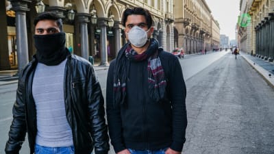 Torinon Via Romalla kahdella paikallisella asukkaalla oli hengityssuojat.