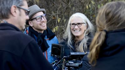 Jane Campion och fotografen Adam Arkapaw vid inspelningen av Top of the Lake.