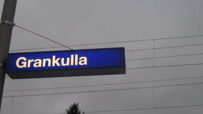 Grankulla järnvägsstation en skylt