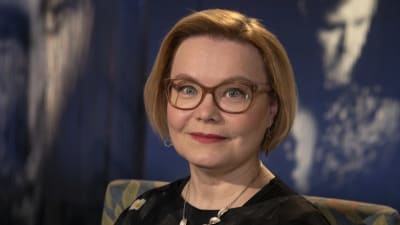 Aivotutkija Minna Huotilainen Tampereella Mediapoliksen studiossa Anne Flinkkilän haastateltavana.