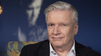 Infektiolääkäri Matti Ristola lähikuvassa Ylen Flinkkilä & Kellomäki -ohjelman studiossa Tohlopissa Tampereella.