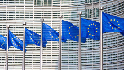 Europeiska flaggor vajar i Bryssel.