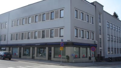 En fastighet vid Dalgatan i Karis där bland annat Axxell, Medborgarinstitutet Raseborg och Folkhälsans hälsotorg håller hus.