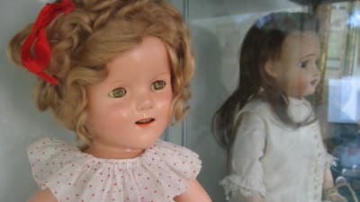 Denna 30-tals docka föreställer barnskådespelaren Shirley Temple och kostar 1250 euro