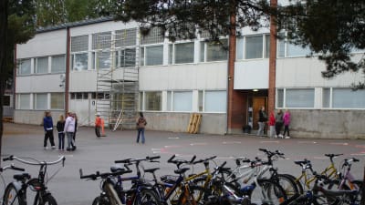 Kiilan koulus huvudbyggnad i Karis.