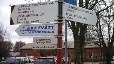 Skyltar på Ekåsenområdet i Ekenäs.