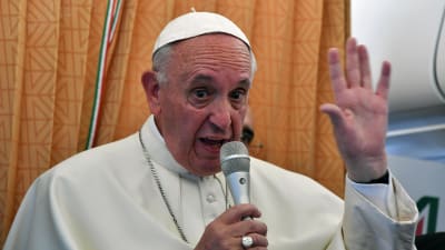 Påven Franciskus svarade på journalisternas frågor på sin hemresa från Armenien den 26 juni 2016.