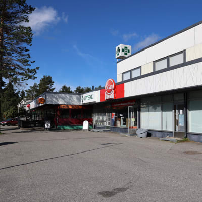 Korkalovaaran kauppakeskus Rovaniemellä kesällä.
