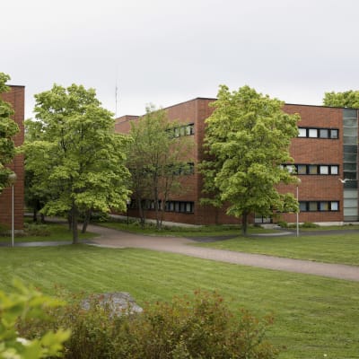Jyväskylän yliopiston Mattilanniemen MaB- ja MaC-rakennukset. 