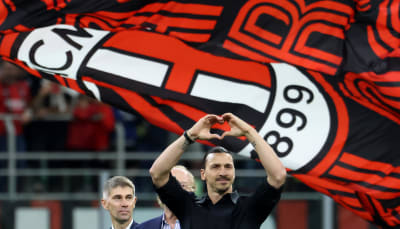 Ibrahimovic möttes av mäktiga applåder på arenan San Siro i Milano. 