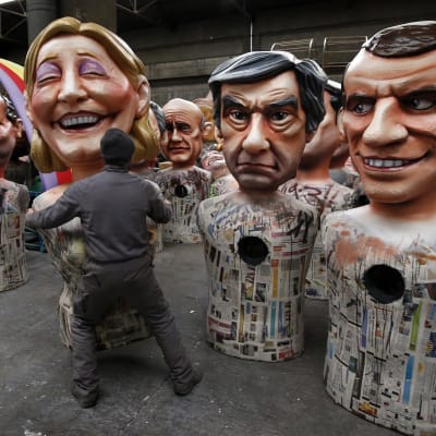 Marine Le Pen och François Fillon som karnevalfigurer, inför karnevalen i Nice.