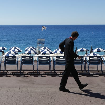 Tomt på stranden i Nice efter attacken