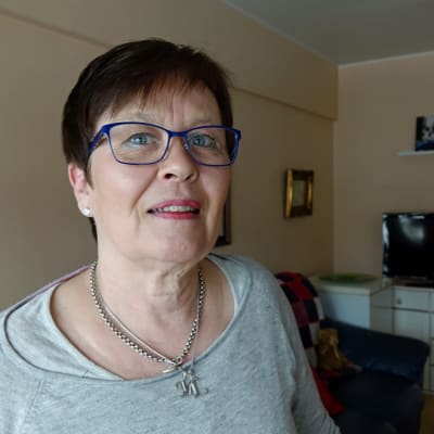 Tårarna rann när Leila Mänttäri insåg att hon förlorar sitt jobb på närbutiken.
