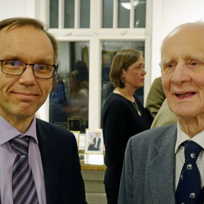 Björn Vikström i samspråk med Louis Ehrnrooth