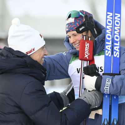 Jessie Diggins efter målgång i Ruka.