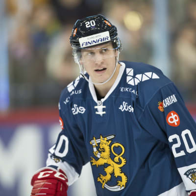 Eeli Tolvanen i det finländska hockeylandslaget.