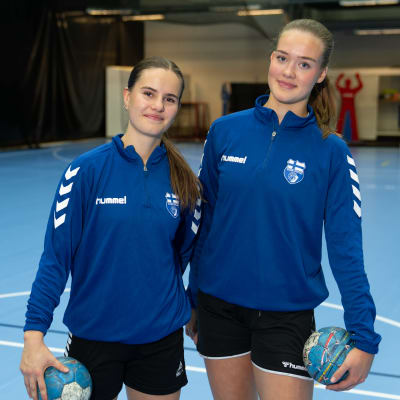 Corinne von Knorring och Emilia Siggberg i närbild.