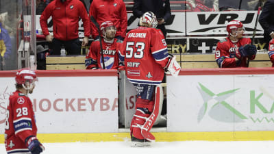 Niilo Halonen lämnar rinken.