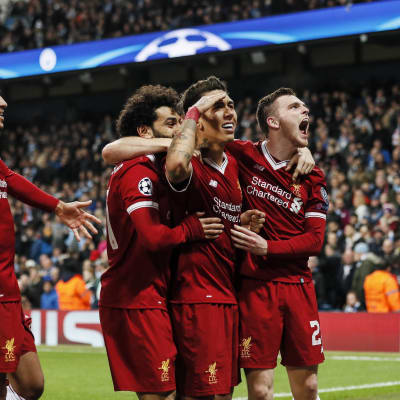 Liverpool firar ett mål i Champions League.