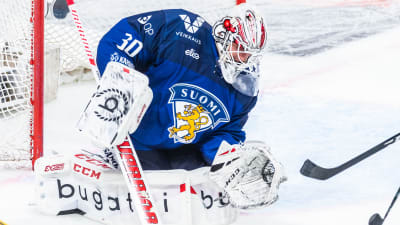 Kevin Lankinen räddar ett skott