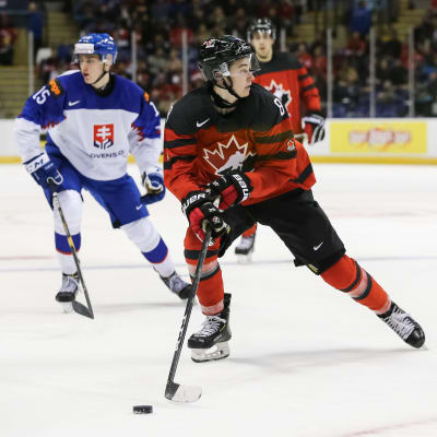 Lagets förstacenter Cody Glass är en av de kanadensiska spelarna som förväntas glänsa när landet på nytt står värd för junior-VM i ishockey.