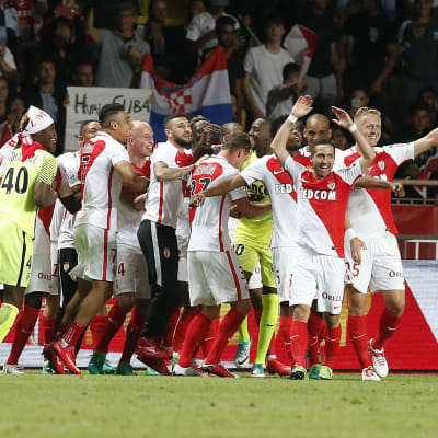 Monaco-spelarna firar franska mästerskapet.