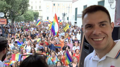 Gabriele Piazzoni, generalsekreterare för Italiens störa hbtq-förening, på Pride i Molise 2019