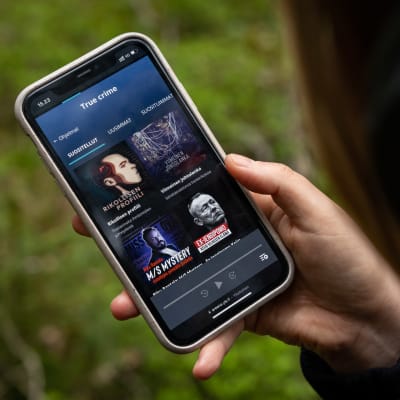 Yle Areena podcastien true crime -osio avattuna puhelimen näytöllä.