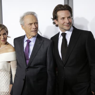 Sienna Miller, Clint Eastwood och Bradley Cooper på premiären av American Sniper