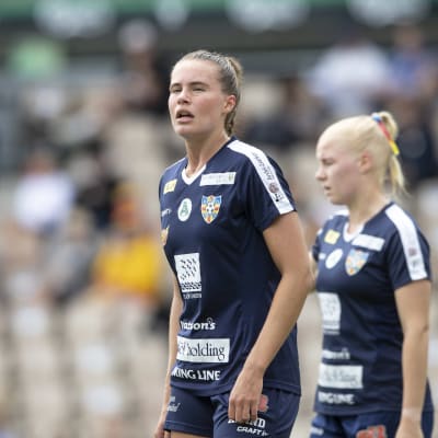 Spelare i Åland United under en match.