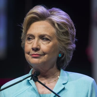 Hillary Clinton i talarpodiet.