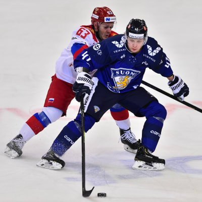 Joel Kiviranta mot Jevgenij Dadonov.