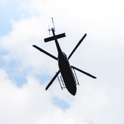 En bild av en helikopter i luften