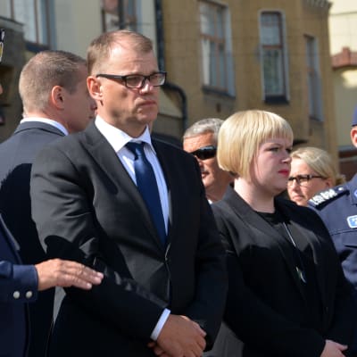 Juha Sipilä och Annika Saarikko på Salutorget i Åbo.