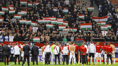 Ungern firar med sina supportrar.