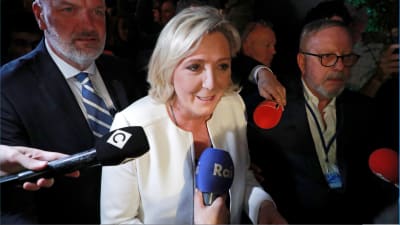 Marie Le Pen talar och framträder efter EU-valet 2019. 