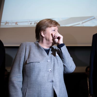 Tysklands förbundskansler Angela Merkel är redo att vara finanspolitiskt flexibel inför "den "extraordinära situationen.