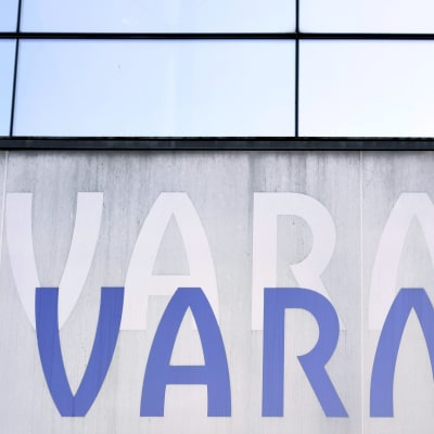 Eläkeyhtiö Varman logo yhtiön puolivuosituloksen mediatilaisuudessa Helsingissä.