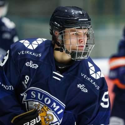 Aron Kiviharju tränar med Juniorlejonen.