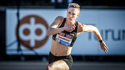 Linda Sandblom hoppar höjd i Kalevaspelen.