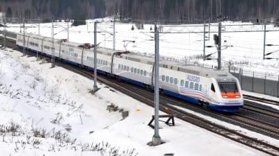 Allegro-tåget har en toppfart på  220 km/h
