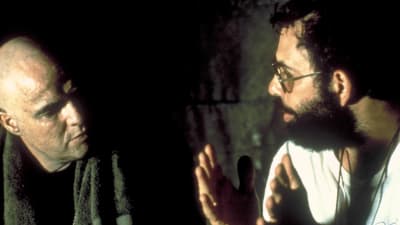 Marlon Brando ja Francis Ford Coppola puhuvat toisilleen Ilmestyskirja. Nyt. -elokuvaa tehtäessä.