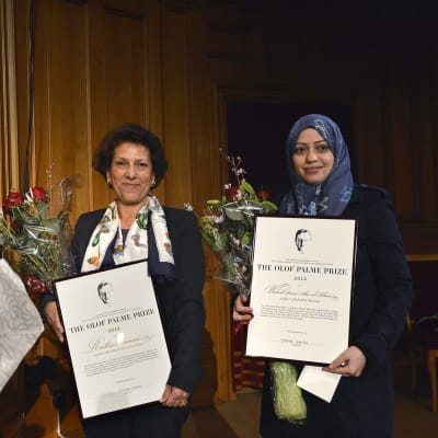 Saudiarabien och Kanada grälar bland annat om den fängslade kvinnosaksaktivisten Samar Badawi (till höger) som emottog Olof Palme priset år 2013