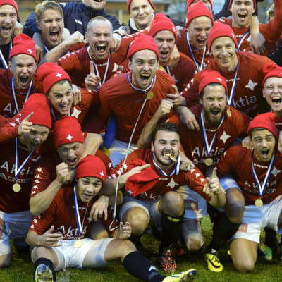 HIFK firar avancemang till fotbollsligan, hösten 2014.