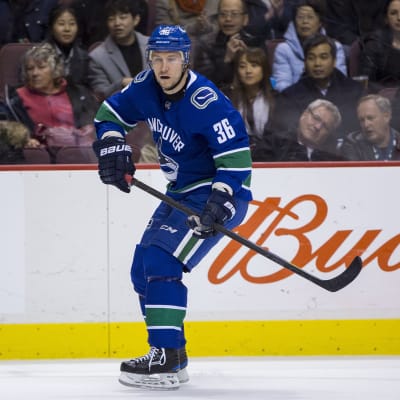 Jussi Jokinen i Vancouvers tröja