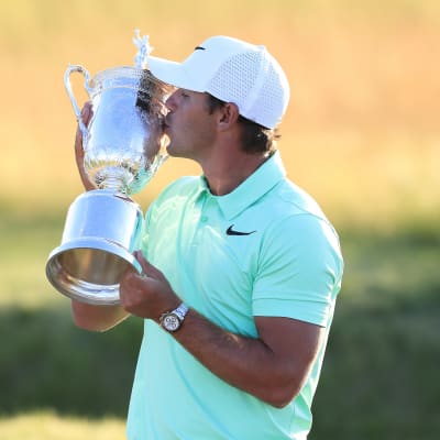 Brooks Koepka med US Open-pokalen.